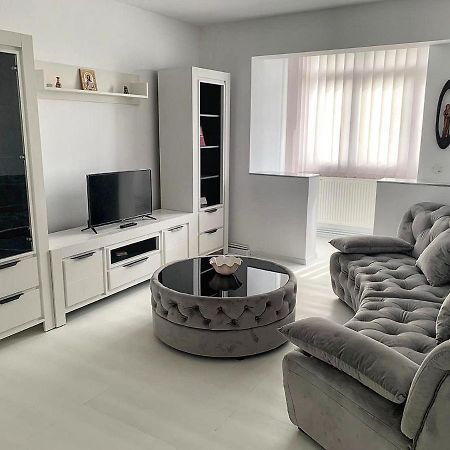 Appartement White & Elegant Luxury Apartament à Craiova Extérieur photo