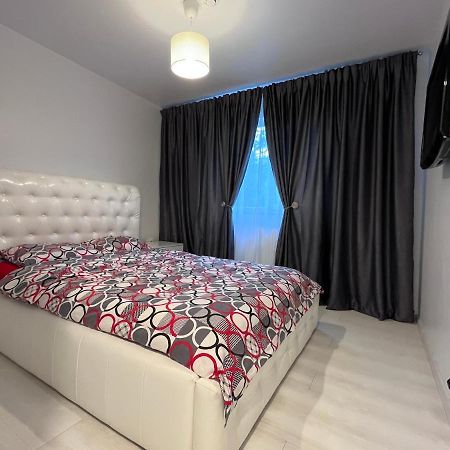Appartement White & Elegant Luxury Apartament à Craiova Extérieur photo