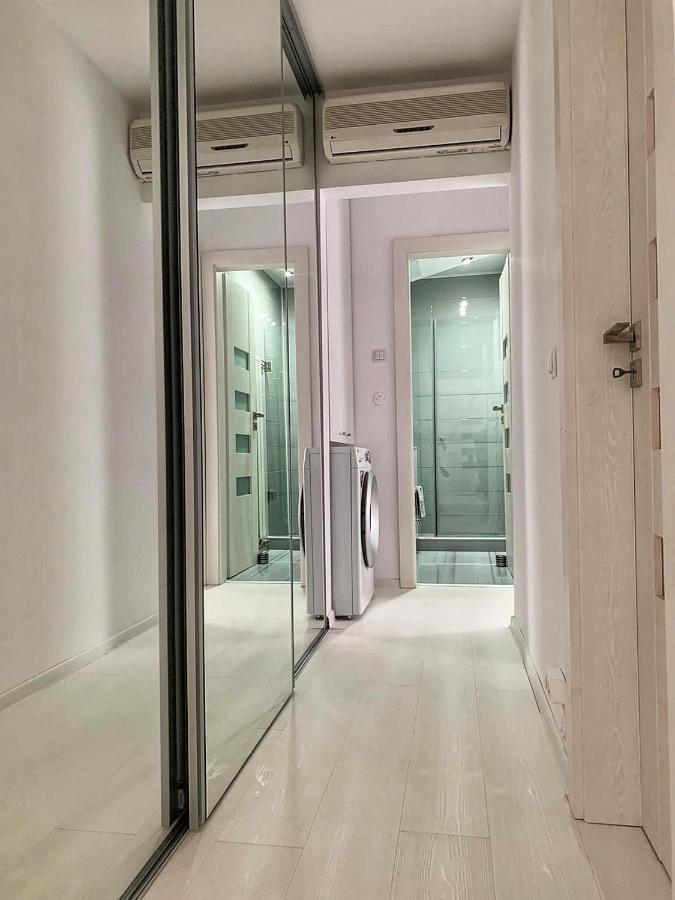 Appartement White & Elegant Luxury Apartament à Craiova Extérieur photo