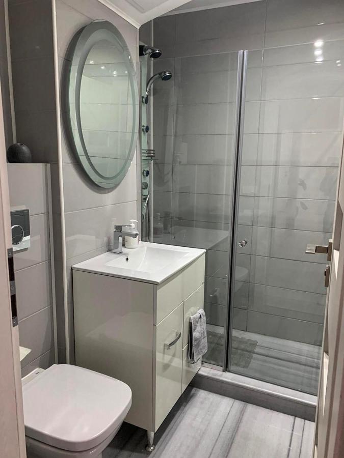 Appartement White & Elegant Luxury Apartament à Craiova Extérieur photo