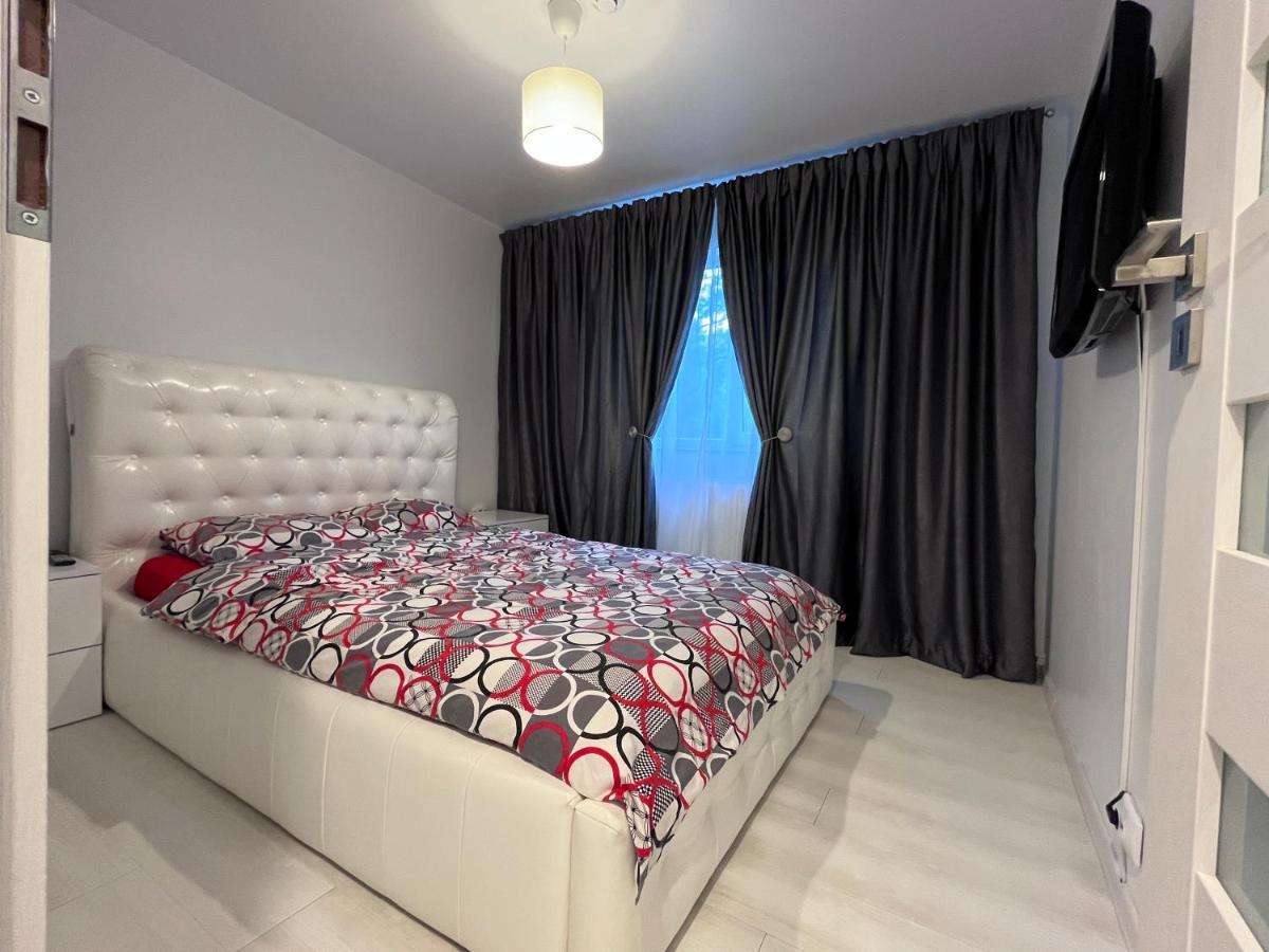 Appartement White & Elegant Luxury Apartament à Craiova Extérieur photo