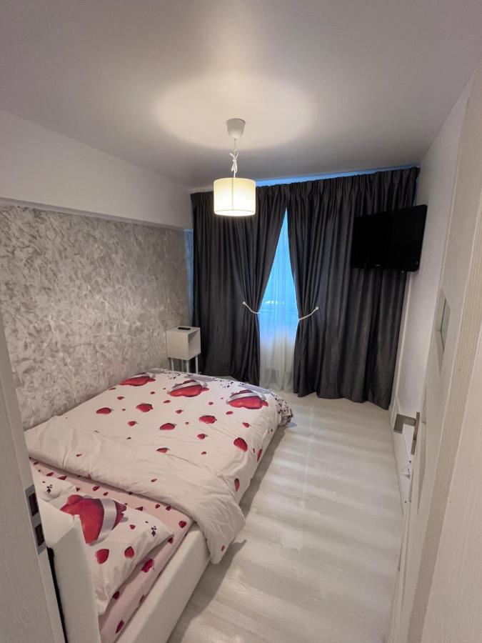 Appartement White & Elegant Luxury Apartament à Craiova Extérieur photo